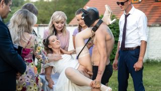 [Bride4k] Andrea Releasing Wedding Hound
