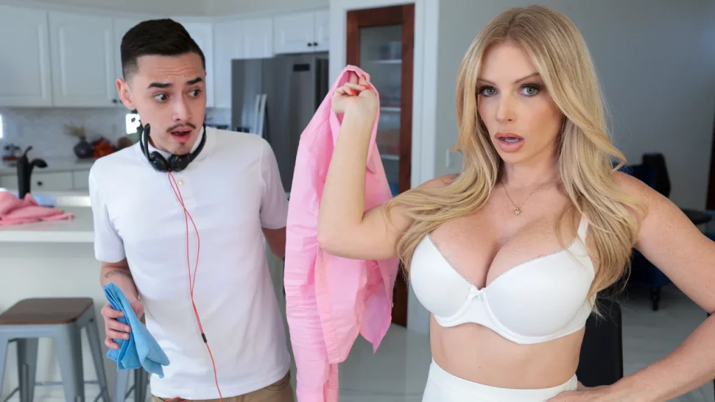 [MomsBoyToy] Danielle Renae - Stepmoms Assistant Does Anything