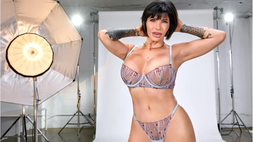 [Milfy] BBC Hungry Bosslady Shay Fox Submits To Young Photographer