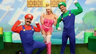 [SexMex] Emily Thorne – Princess Peech Rewards The Bros