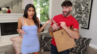 [IHaveaWife] Sexy Isa Bella gets a special delivery from a married man