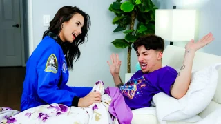 [AnalMom] Ivy Ireland – Houston, We’ve Got a Backdoor Problem