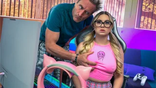 [FreeuseFantasy] Aria Banks – Uncle’s Free Use Dream: Tiny Gamer Girl Glitches Unless She Gets Dick