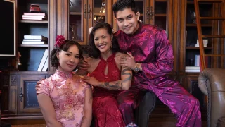 [FamilyStrokes] Kitty Chow, Naomi Korae – Don’t Worry, I’ll Teach You How to Use Your Pink Pussy to Be a Good Wife
